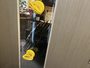 Read more about the article 重くて動かないドアの修理