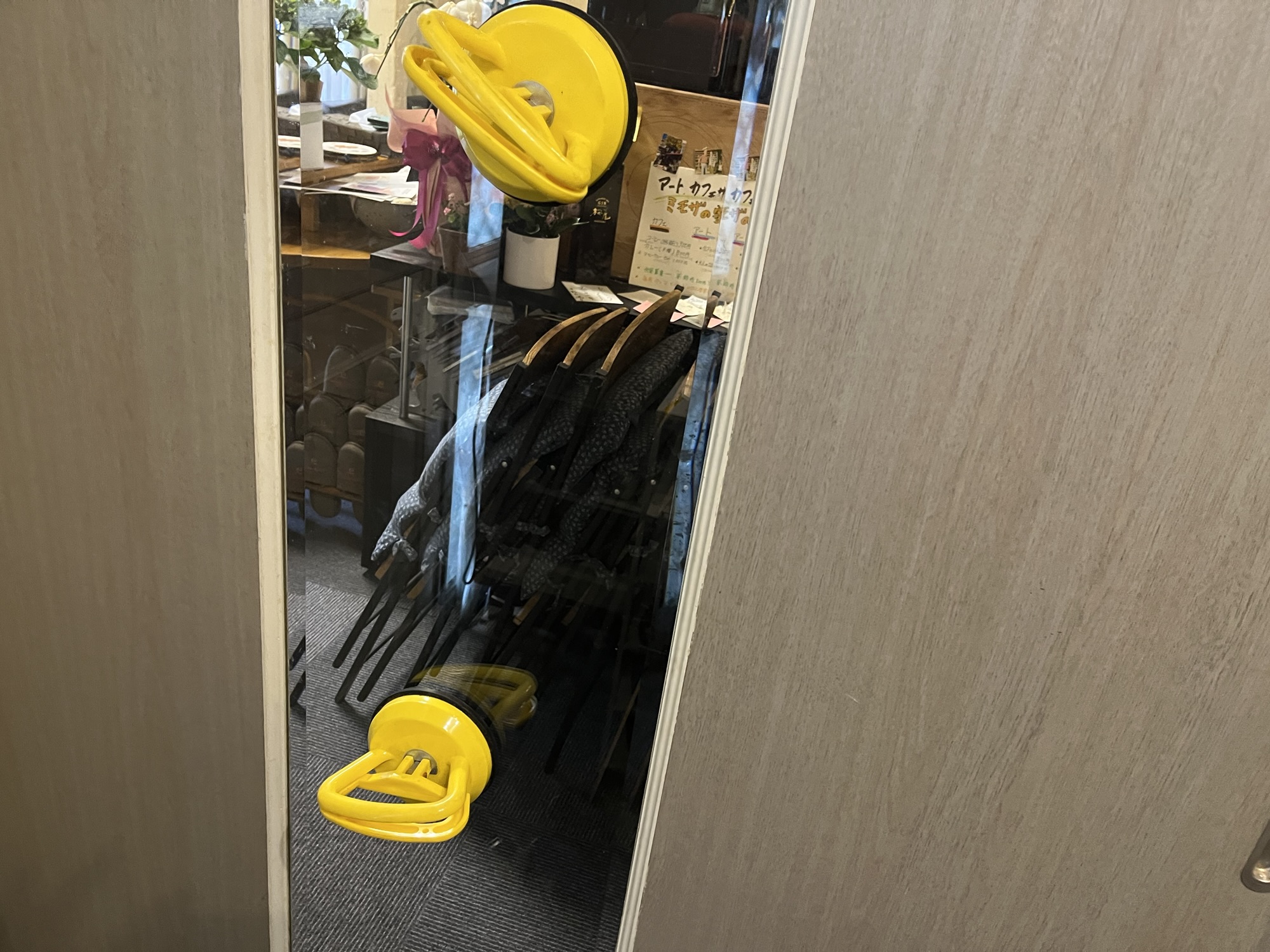 Read more about the article 重くて動かないドアの修理